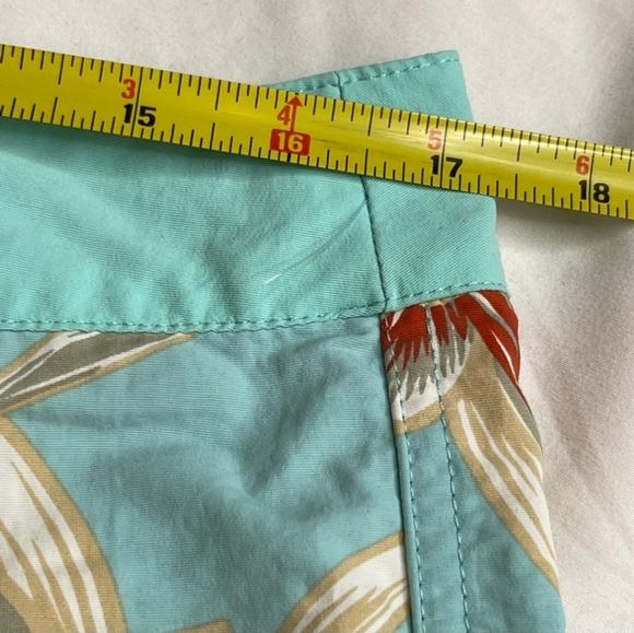 Women's Patagonia wavefarer board shorts - Picture 7 of 10